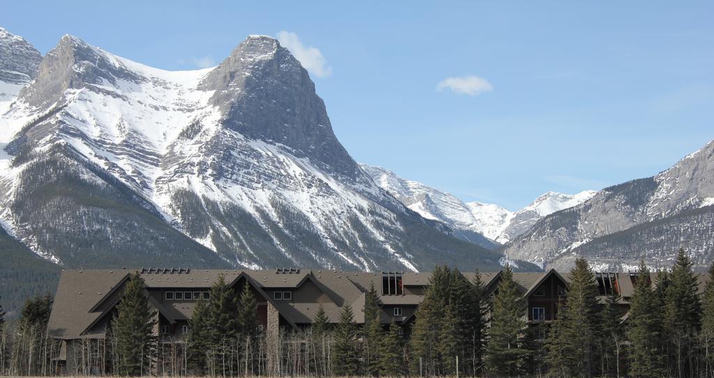 Paradise Resort Club And Spa Canmore Exteriör bild