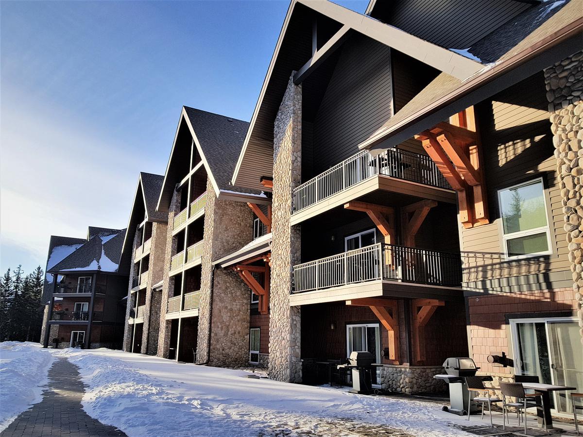 Paradise Resort Club And Spa Canmore Exteriör bild