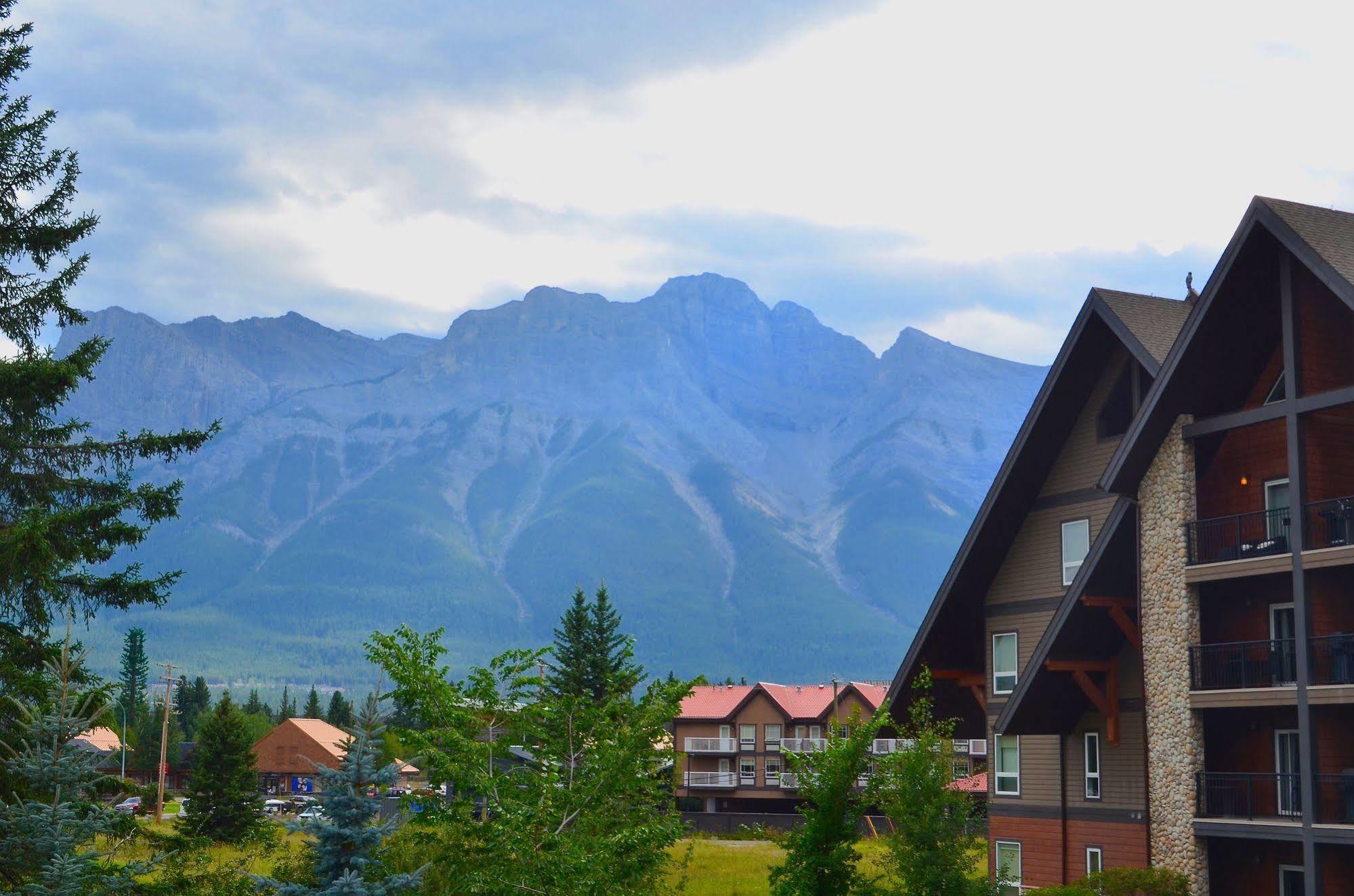 Paradise Resort Club And Spa Canmore Exteriör bild